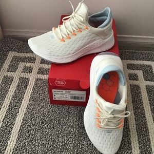 Brand new New Balance women’s gym shoe size 8